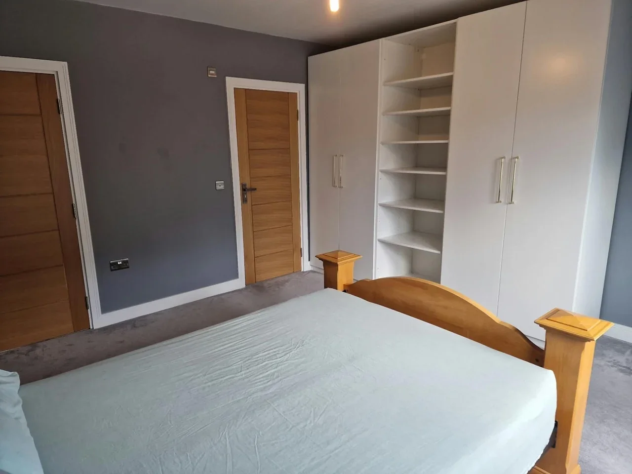 Room Cassiobury Drive in Watford