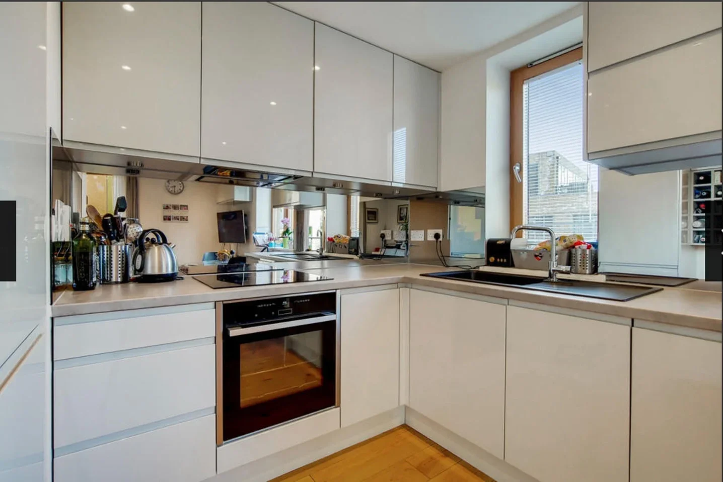 Flat Clockhouse Avenue in Greater London