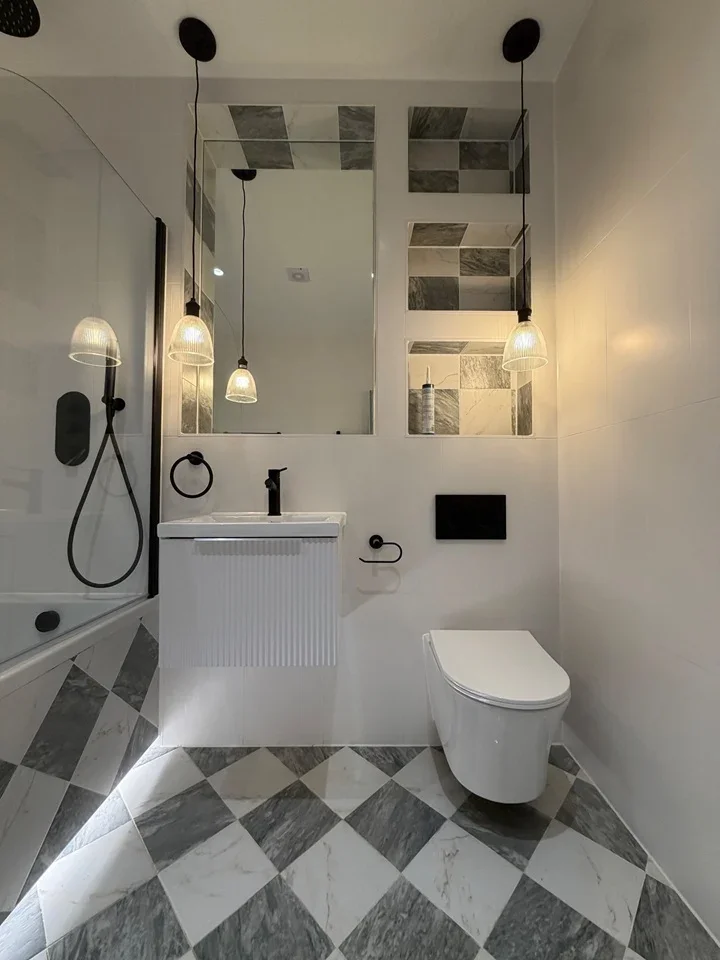 Flat Brooke Road in Greater London