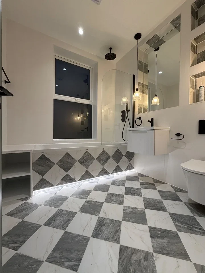 Flat Brooke Road in Greater London