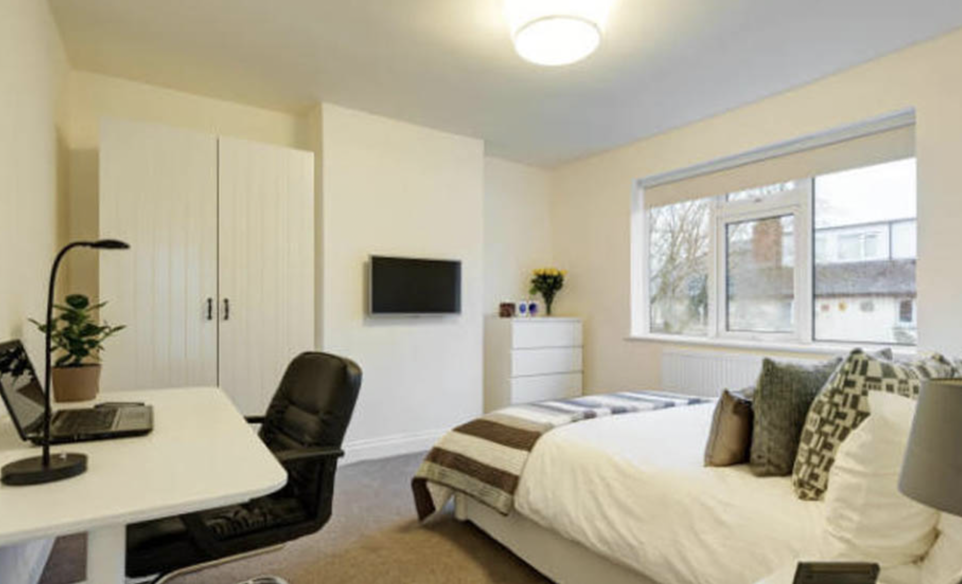 Flat Estcourt Terrace in Leeds