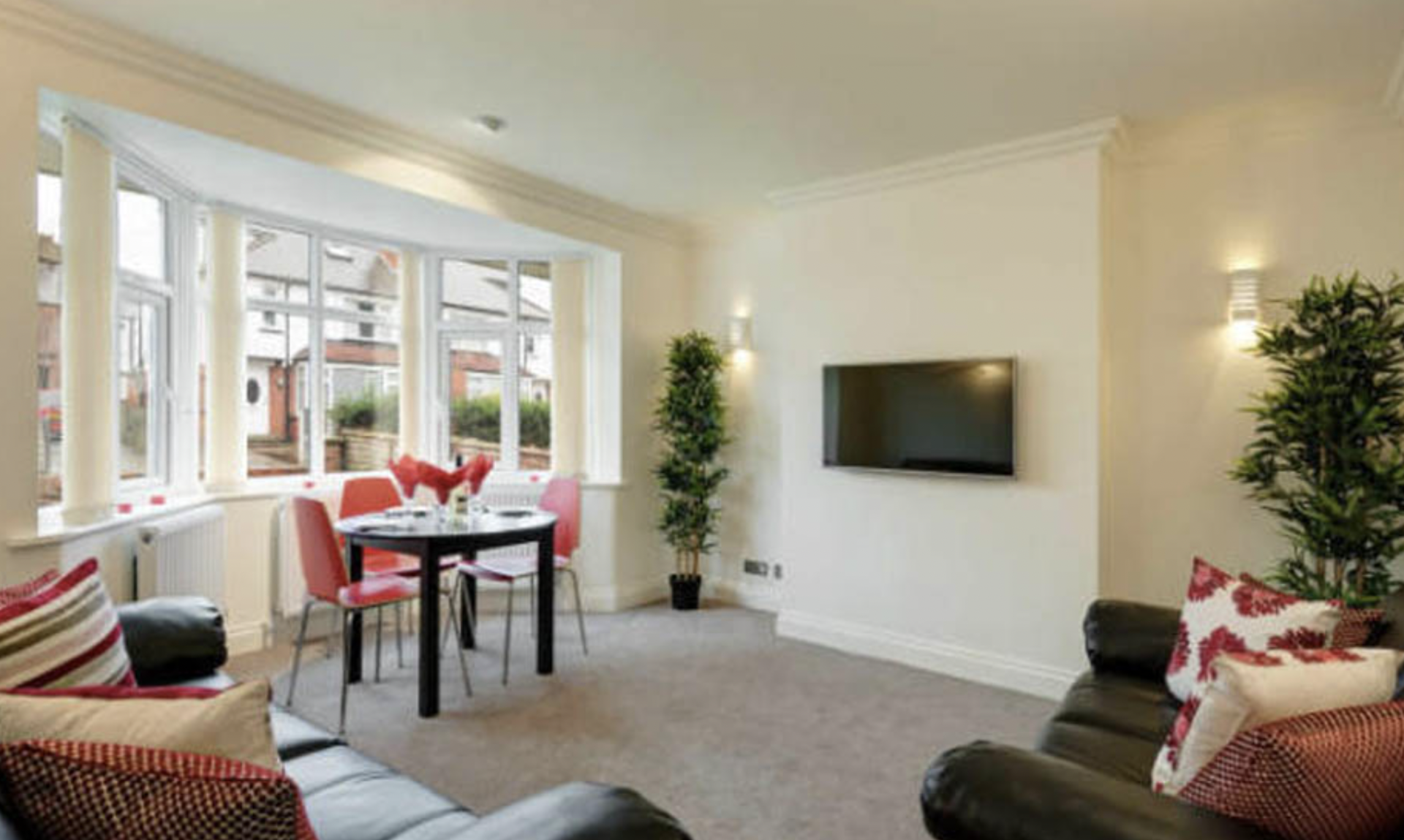 Flat Estcourt Terrace in Leeds