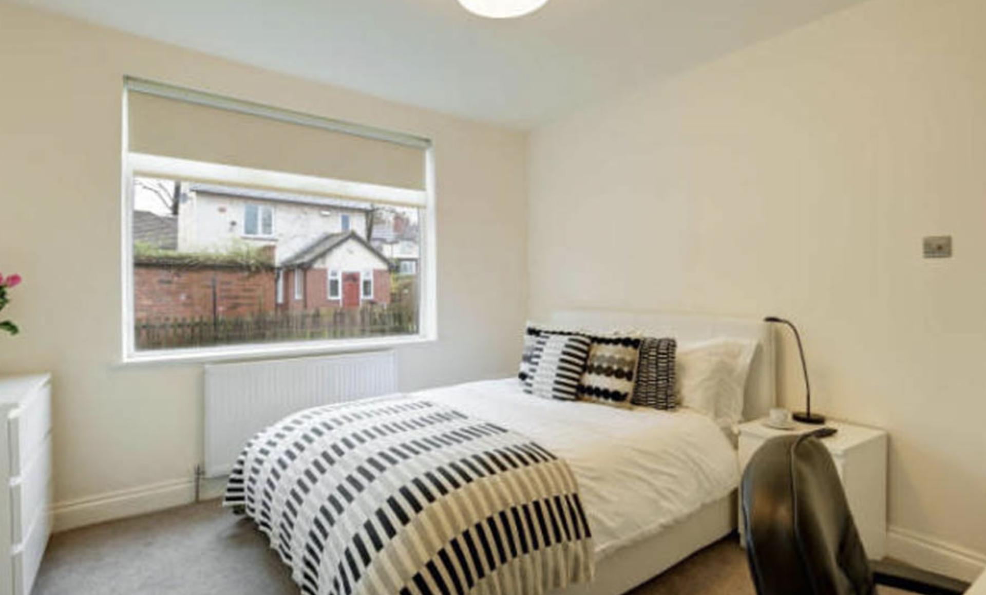 Flat Estcourt Terrace in Leeds