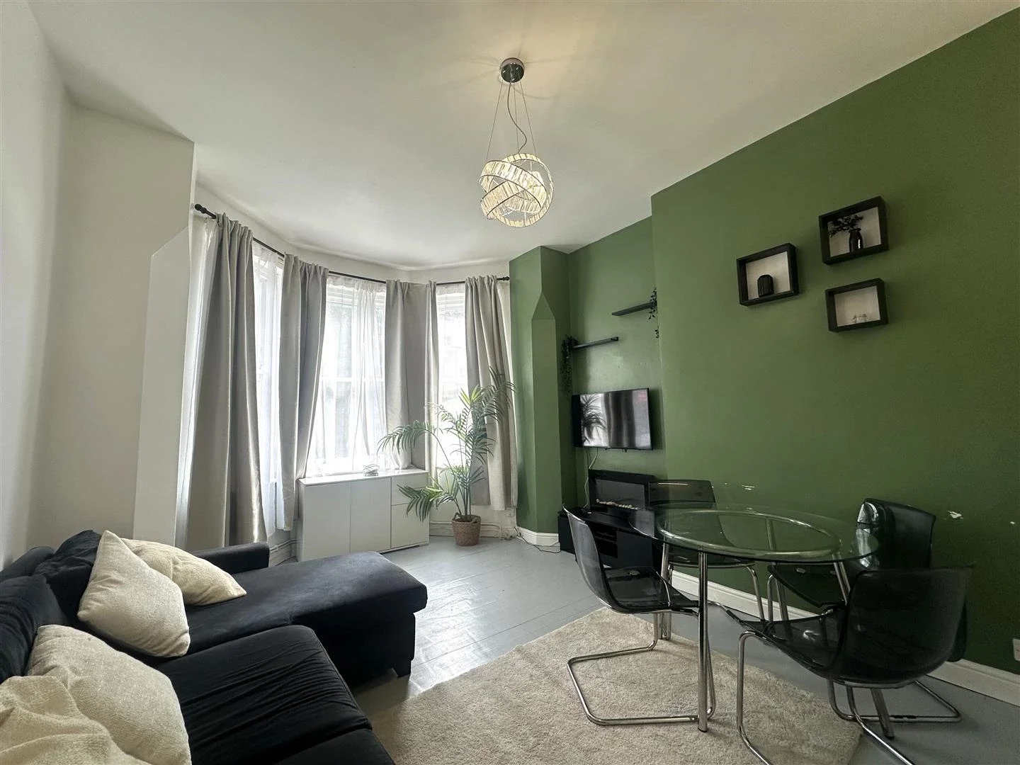 Flat Milton Park in Greater London