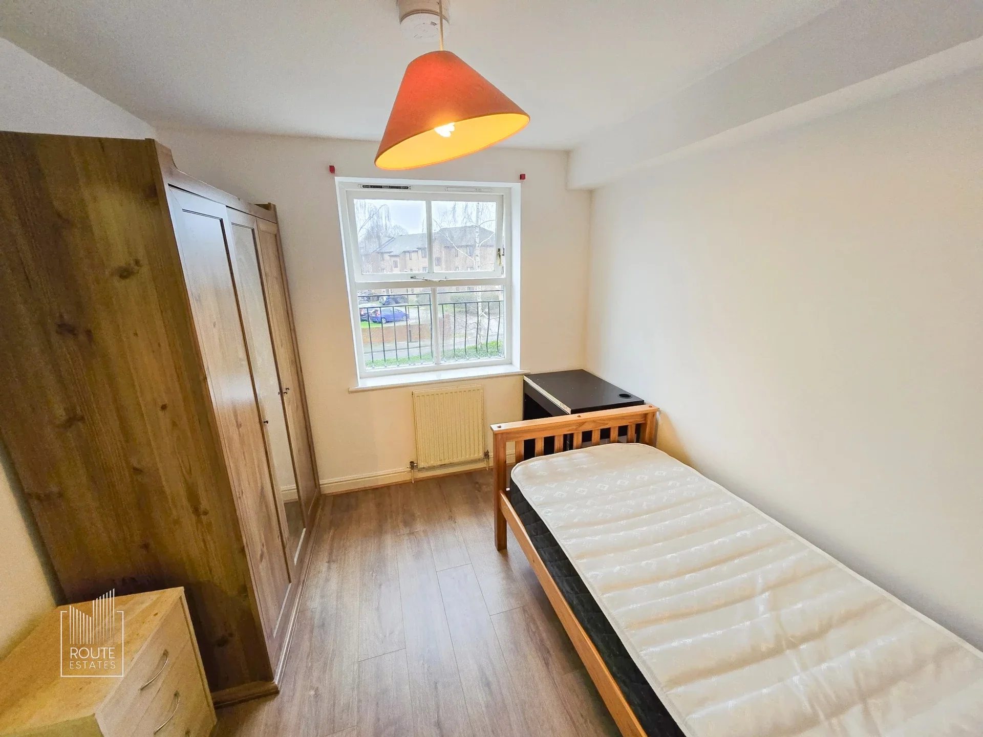 Room Leigh Hunt Drive in Greater London