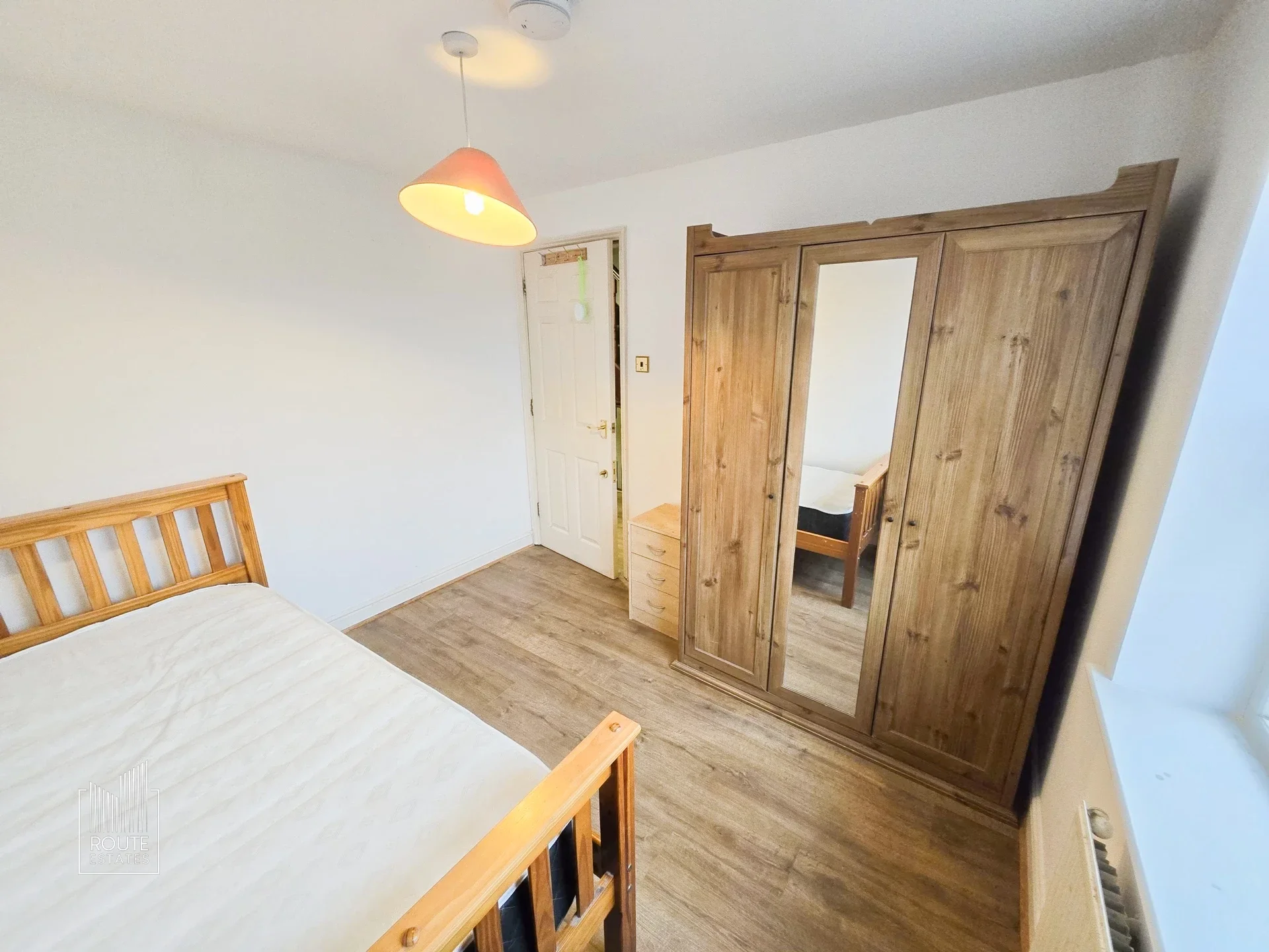 Room Leigh Hunt Drive in Greater London