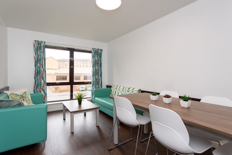 Room Lymburn Street in Glasgow