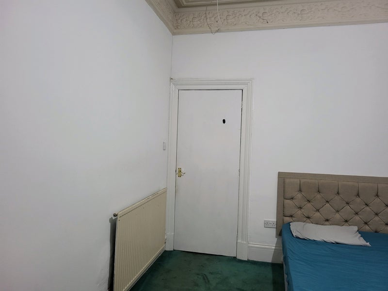 Room Meadowpark Street in Glasgow