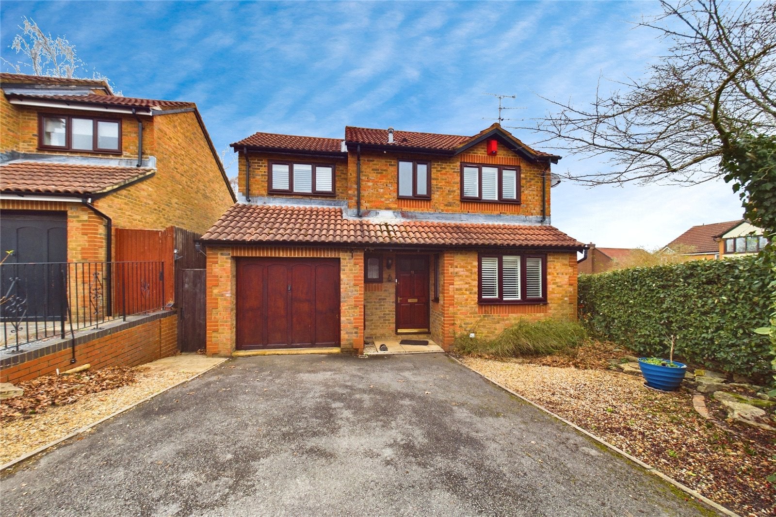 House Lamden Way in Burghfield Common