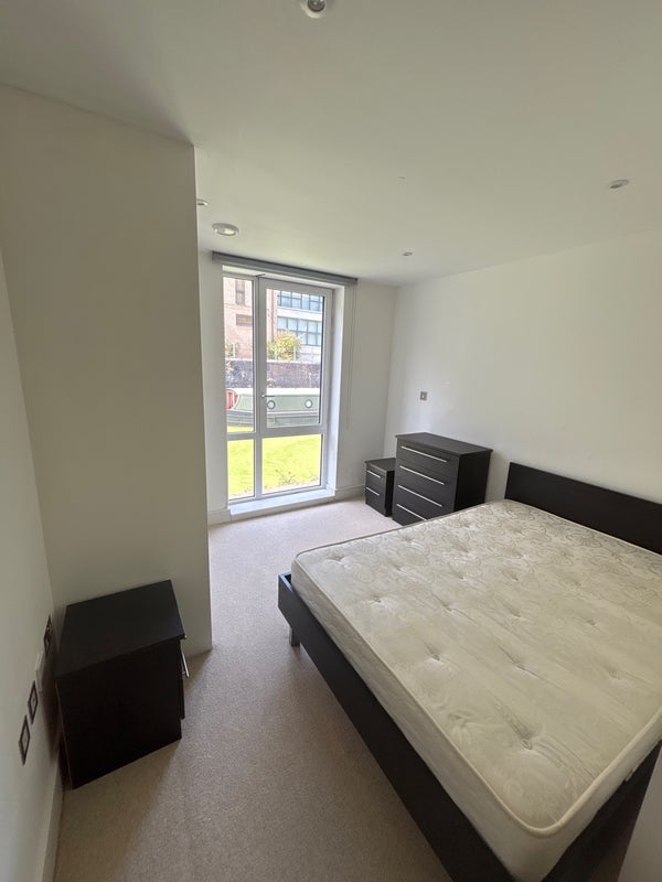 Room St. Anne Street in Greater London