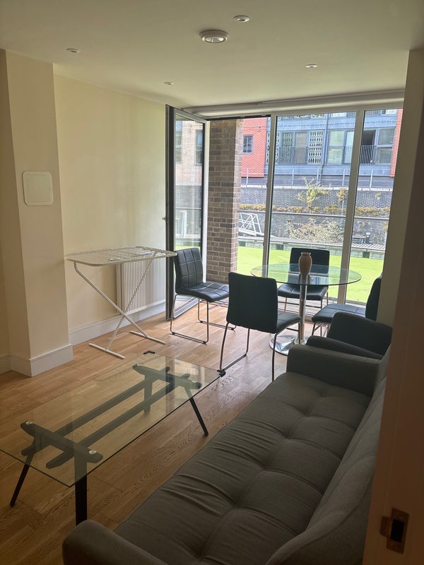 Room St. Anne Street in Greater London