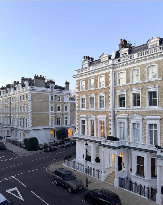 Flat Onslow Gardens in Greater London
