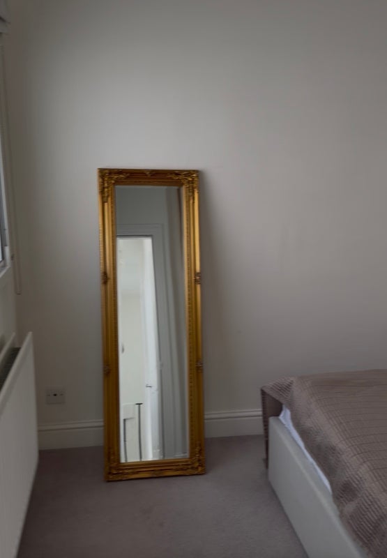 Flat Onslow Gardens in Greater London