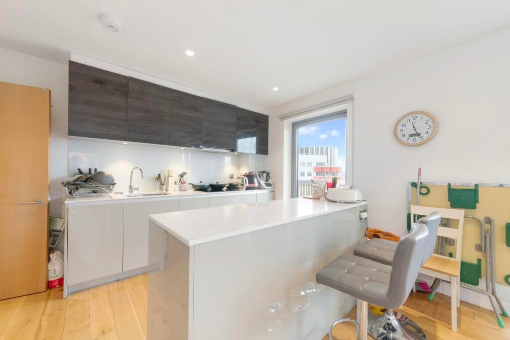 Flat Rathbone Market in Greater London