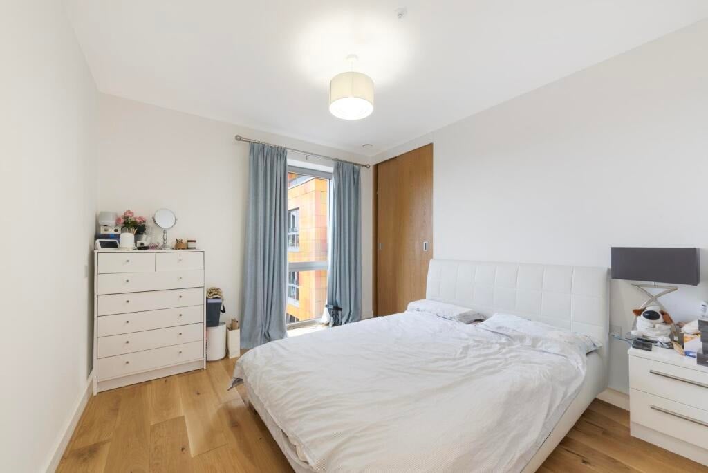 Flat Rathbone Market in Greater London