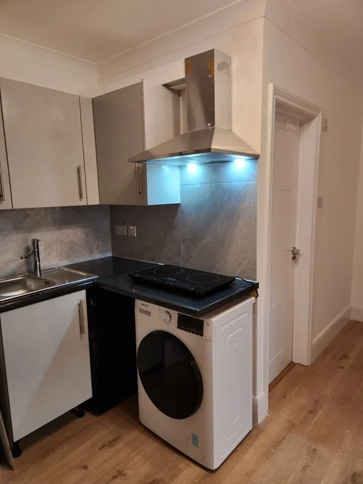 Flat Pasteur Gardens in Greater London