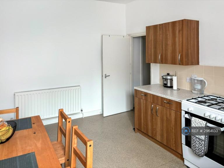 Room Wightman Road in Greater London