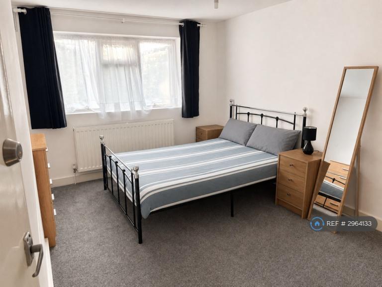 Room Wightman Road in Greater London