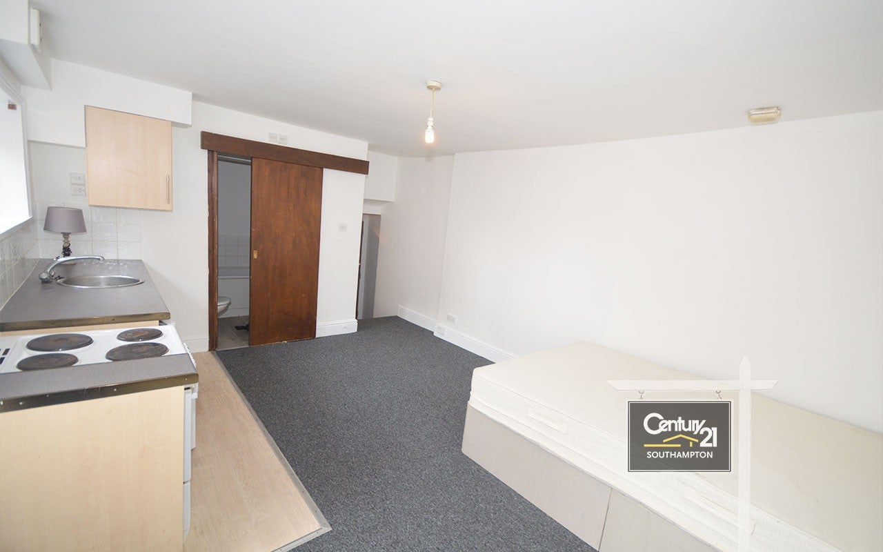Flat Terminus Terrace in Southampton
