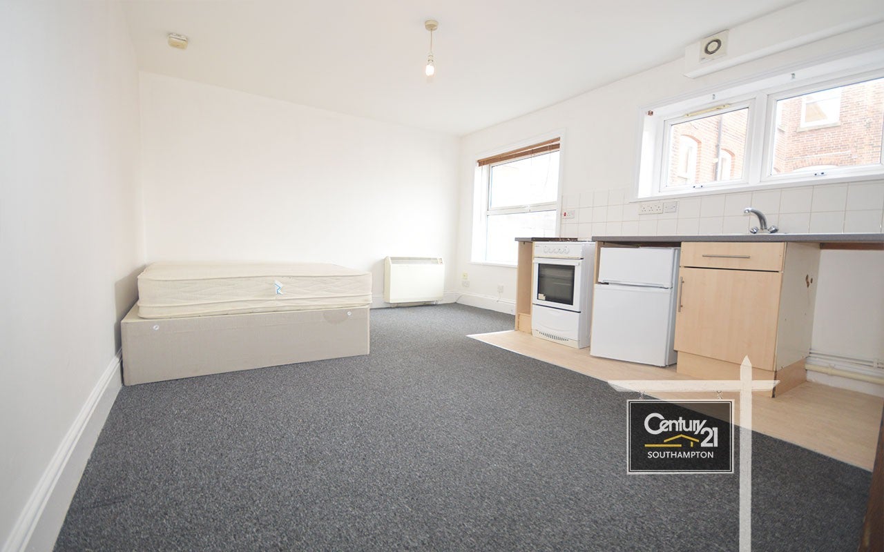 Flat Terminus Terrace in Southampton