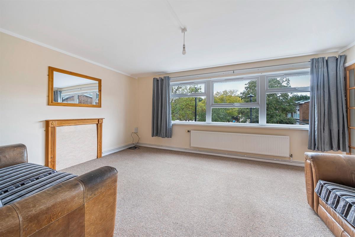 Flat Brickhill Drive in Bedford