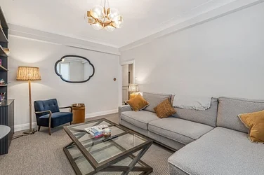 Flat Franklins Row in Greater London