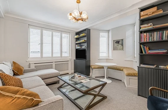 Flat Franklins Row in Greater London