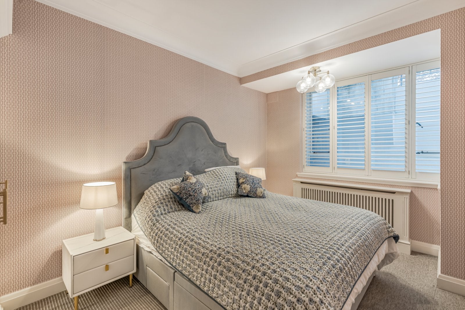 Flat Franklins Row in Greater London