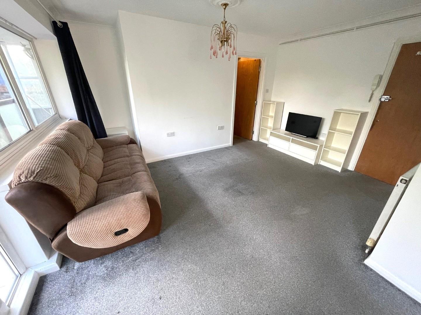 Flat Stanmore Hill in Greater London