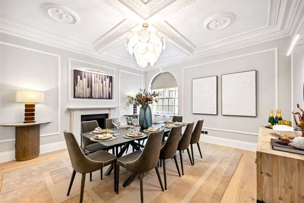Flat Eaton Place in City of Westminster