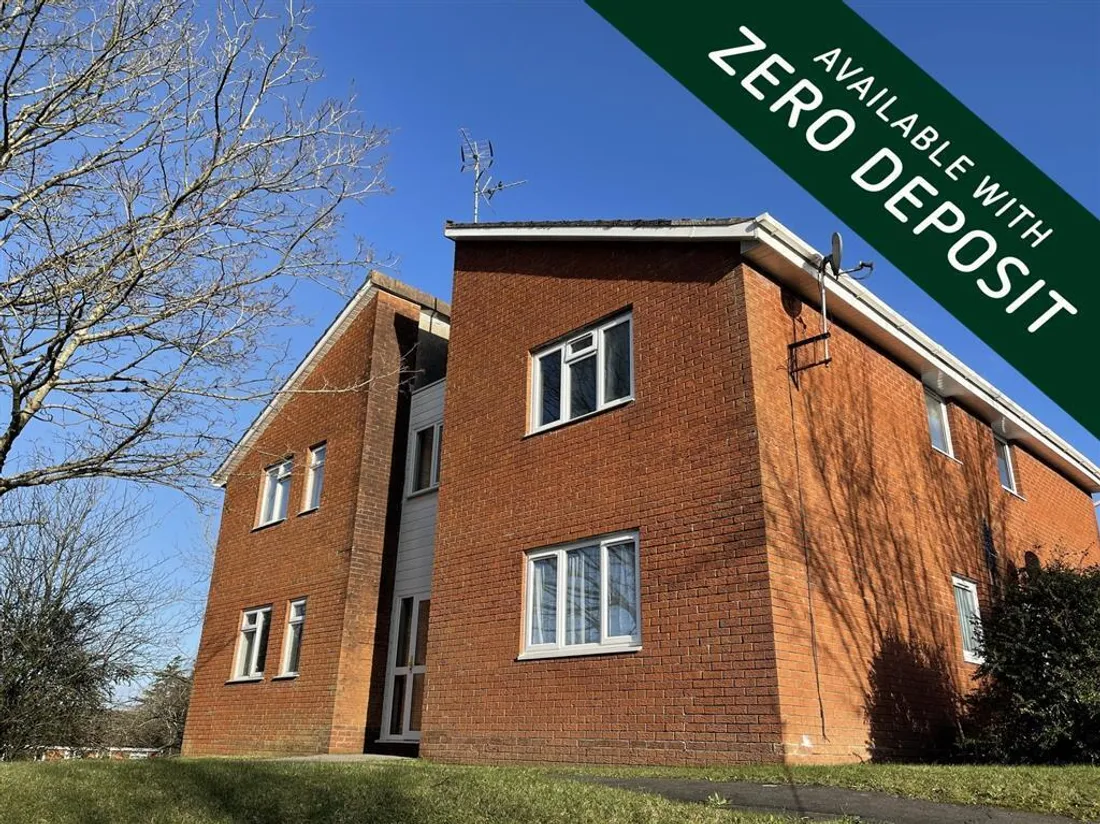 Flat Llwyn Deri Close in Rhiwderin