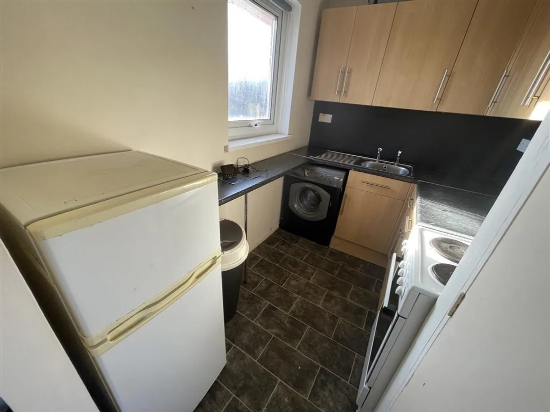 Flat Llwyn Deri Close in Rhiwderin