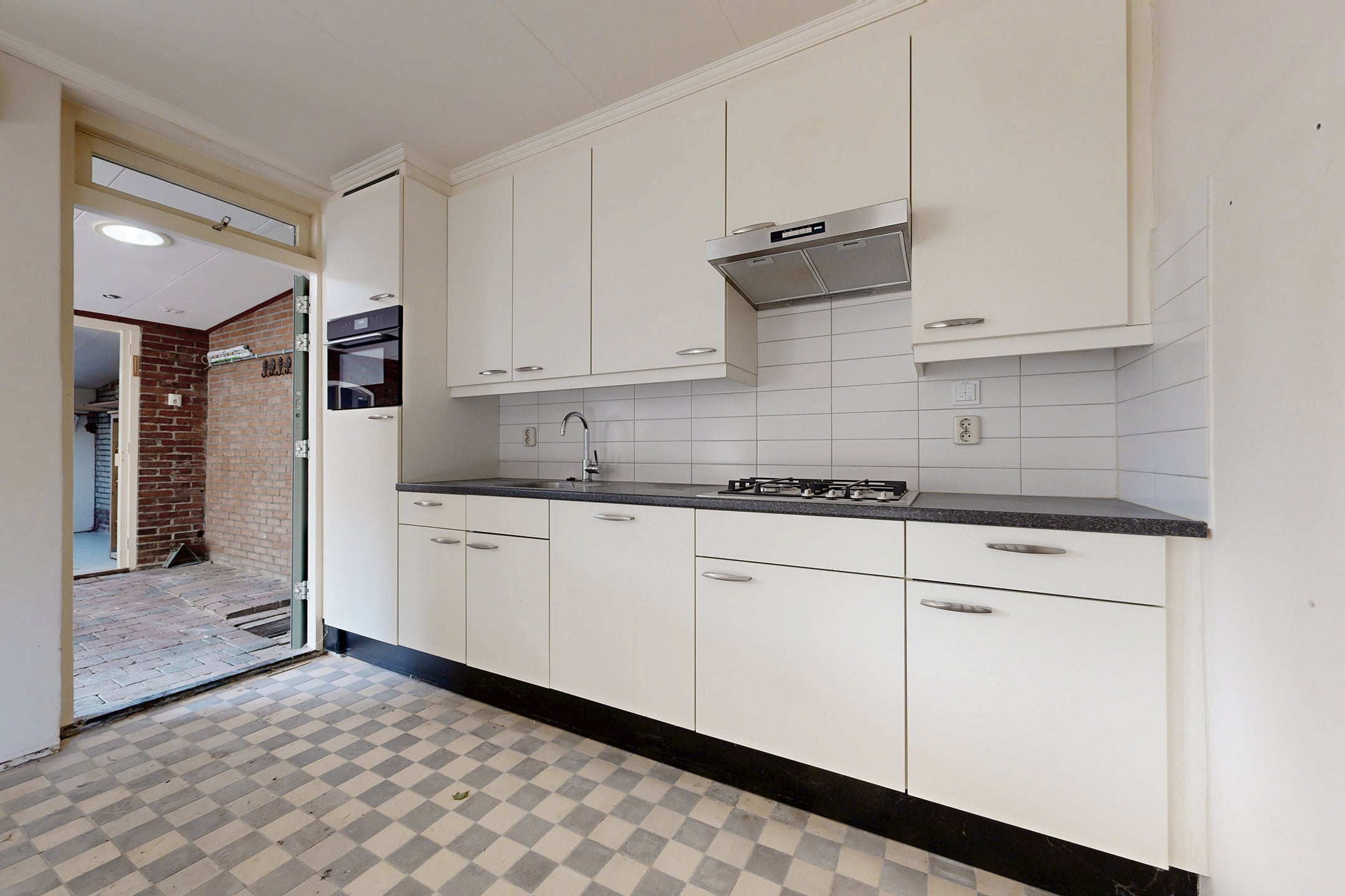 Twee-onder-één-kap te koop: Philips Willemstraat 1, Dinteloord