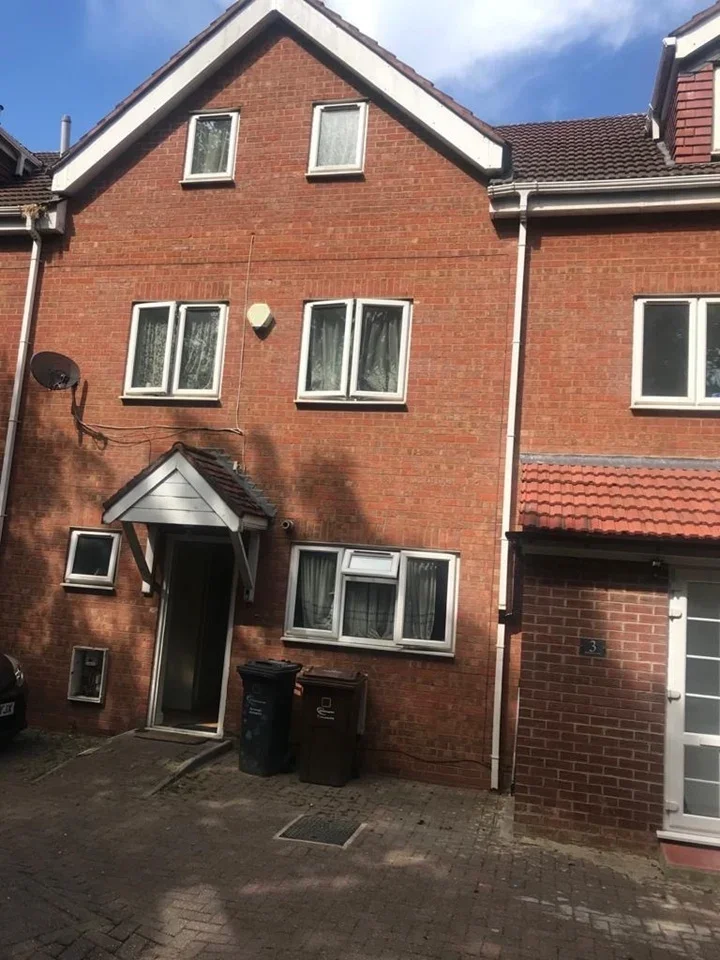 Room Whalebone Lane South in Greater London