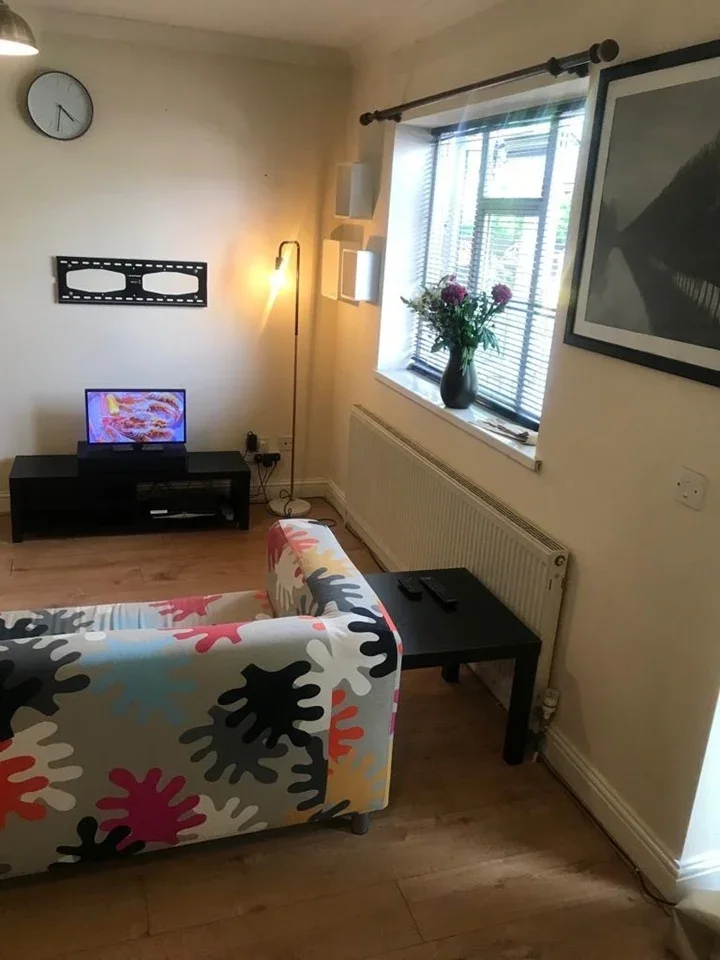 Room Whalebone Lane South in Greater London