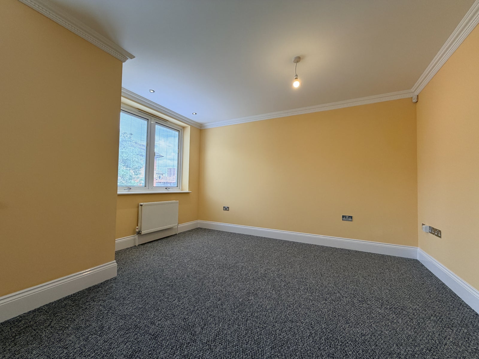 Flat Palmerston Road in Greater London