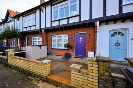 Flat Kingscote Road in Greater London