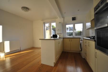 Flat Kingscote Road in Greater London