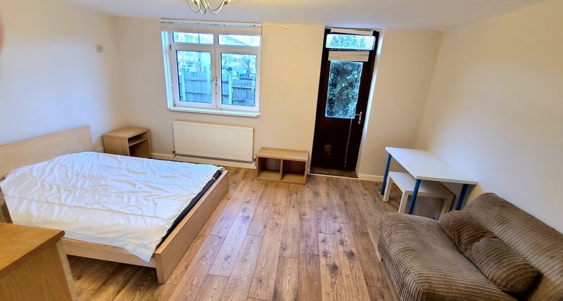Room Stebondale Street in Greater London