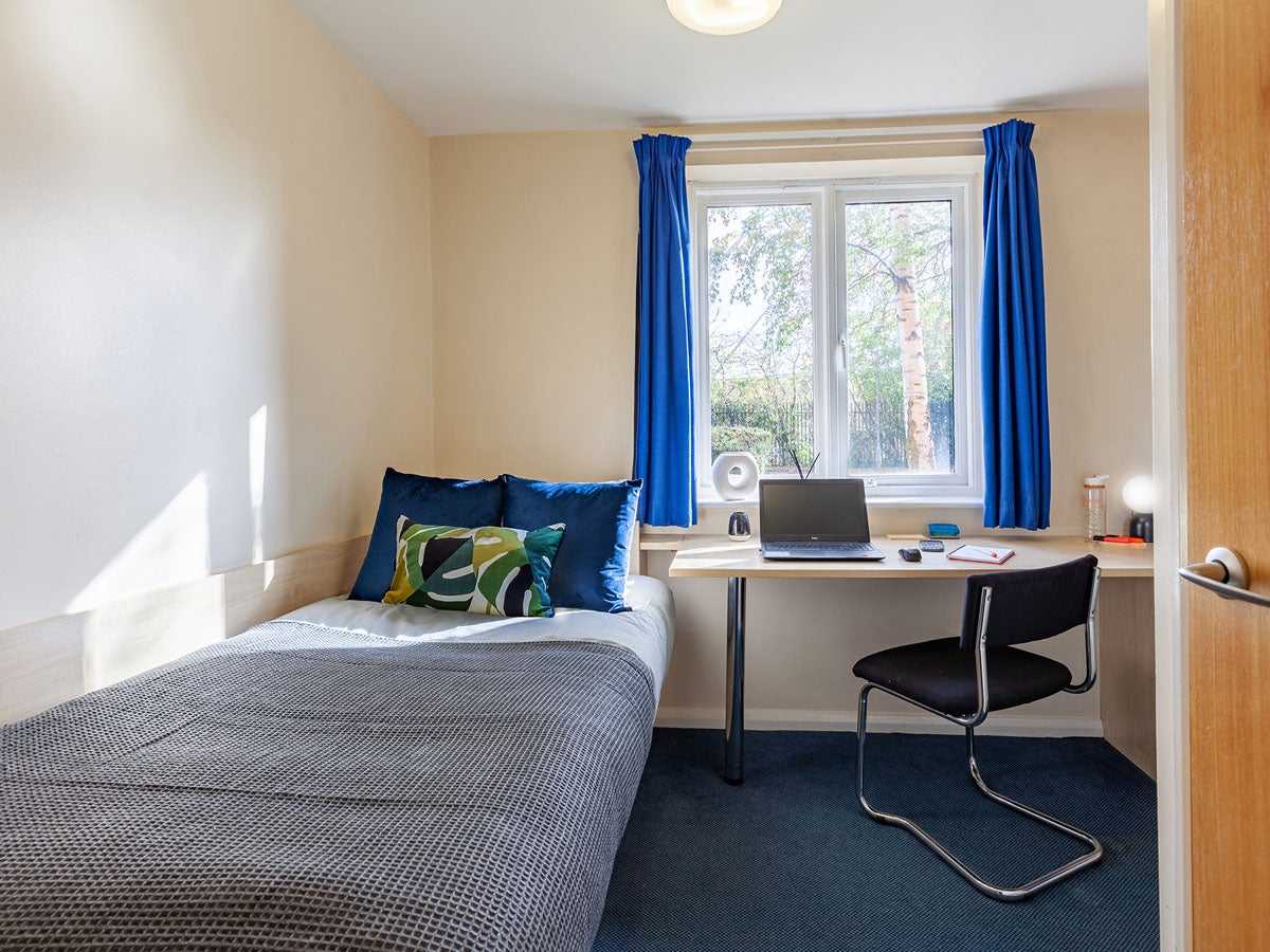 Room Pershore Road in Birmingham