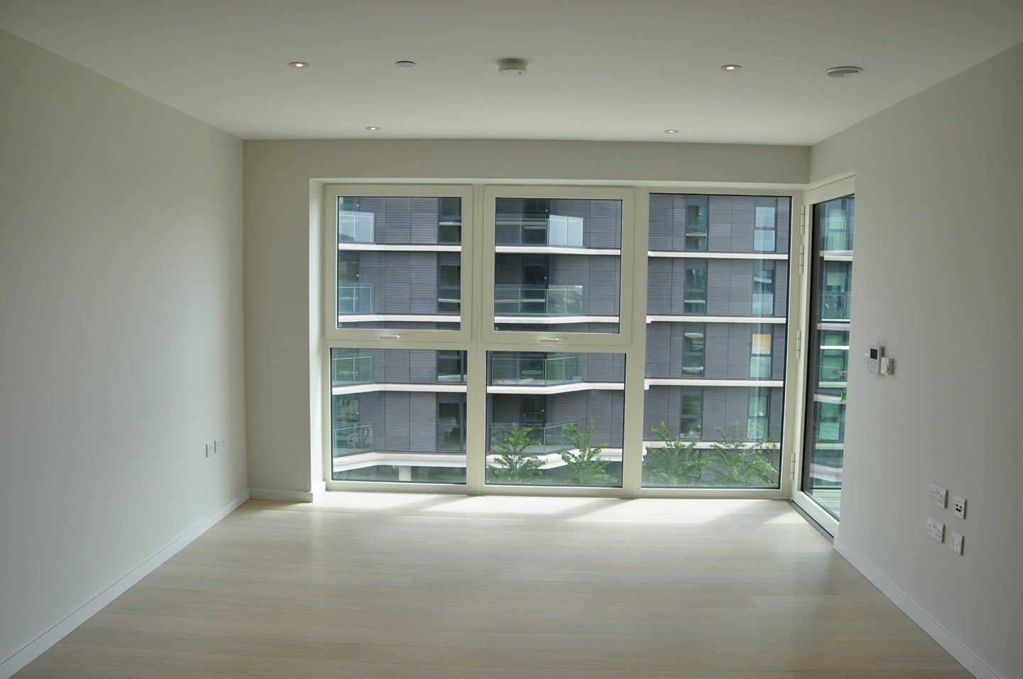 Flat Layard Street in Greater London