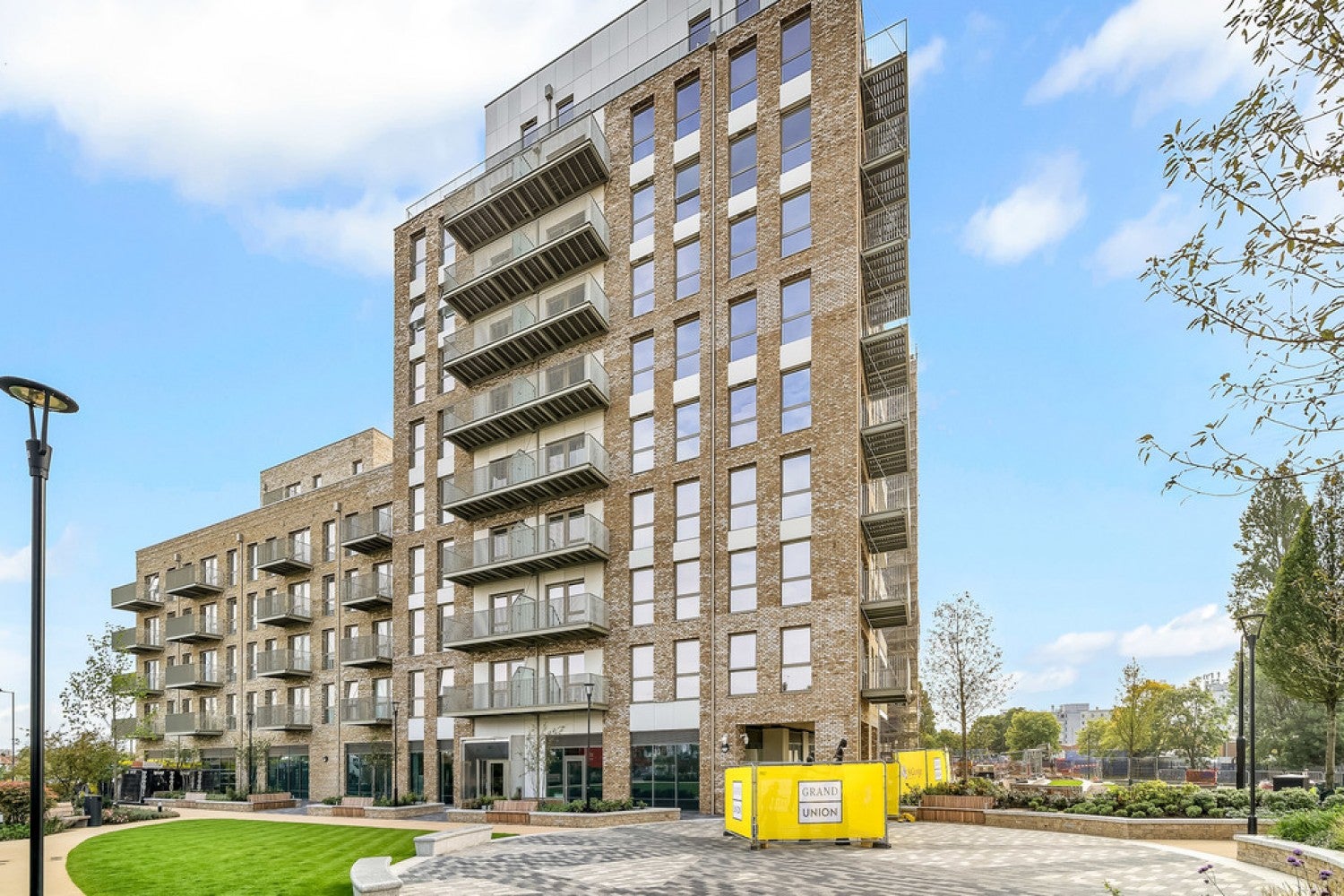 Flat Abbeydale Road in Greater London