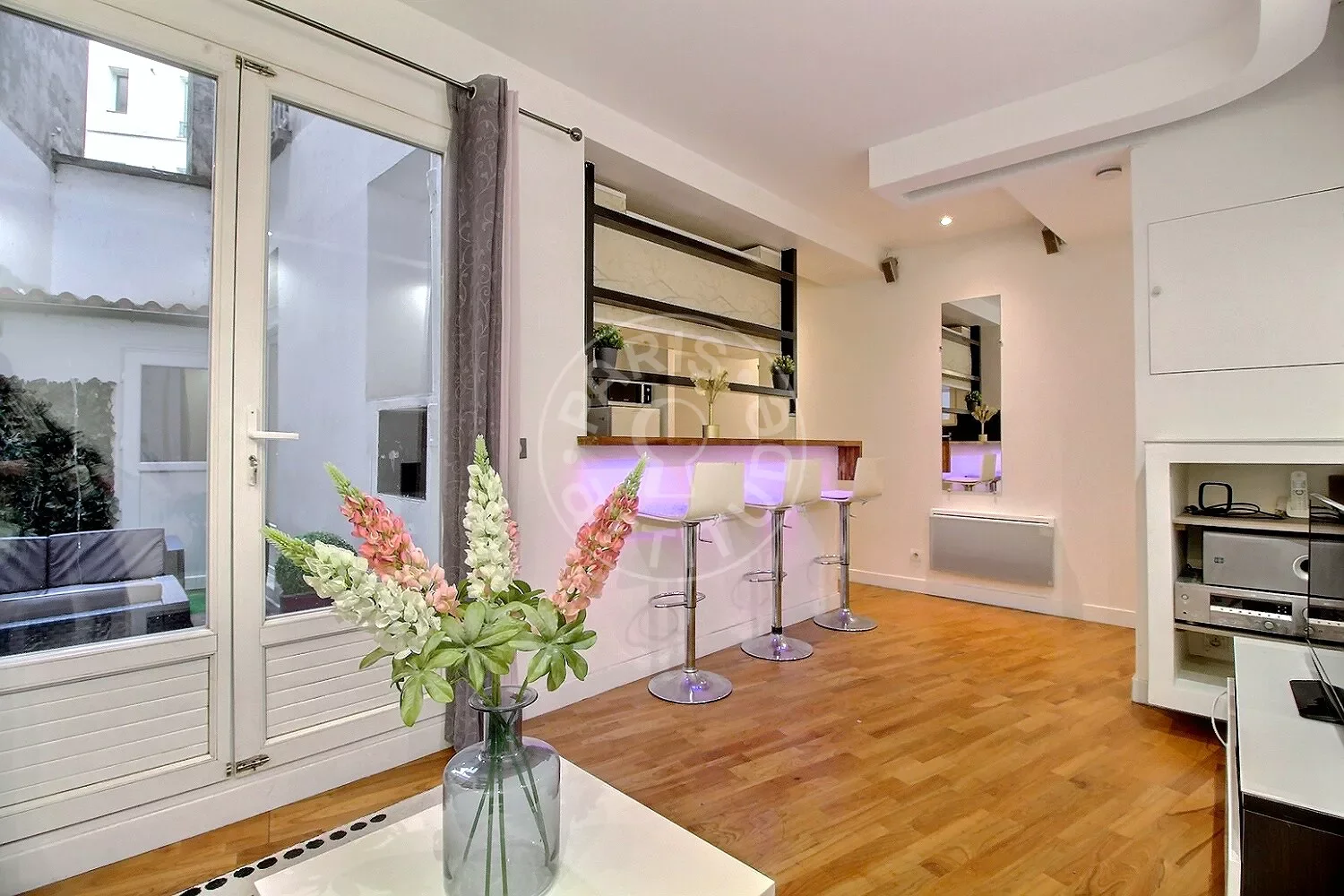 Flat Rue Marie et Louise in Paris