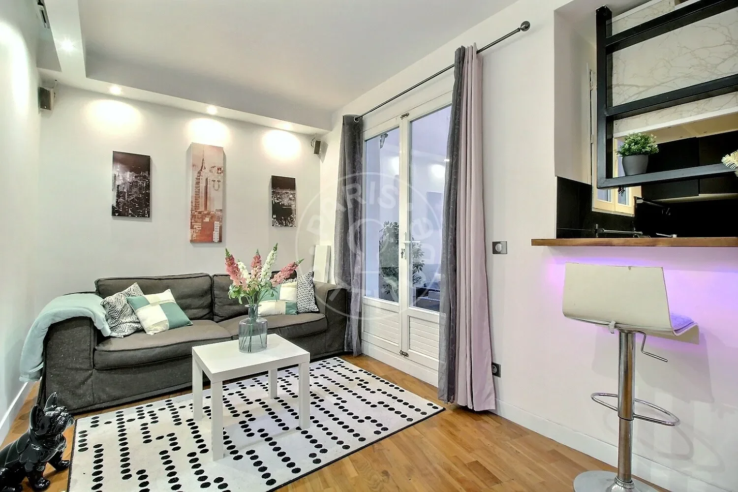 Flat Rue Marie et Louise in Paris