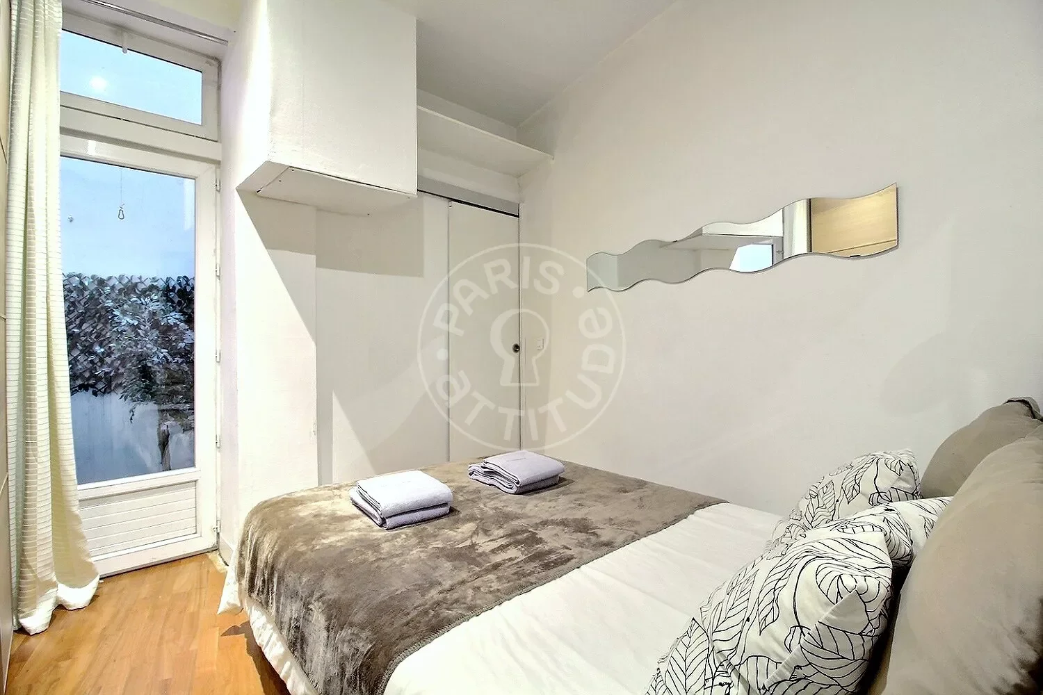 Flat Rue Marie et Louise in Paris