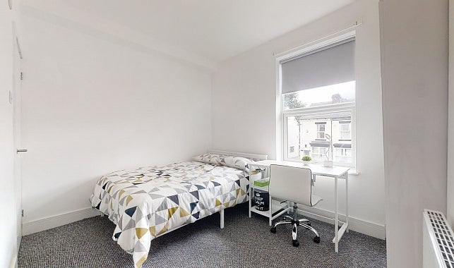 Room Charlotte Road in Sheffield