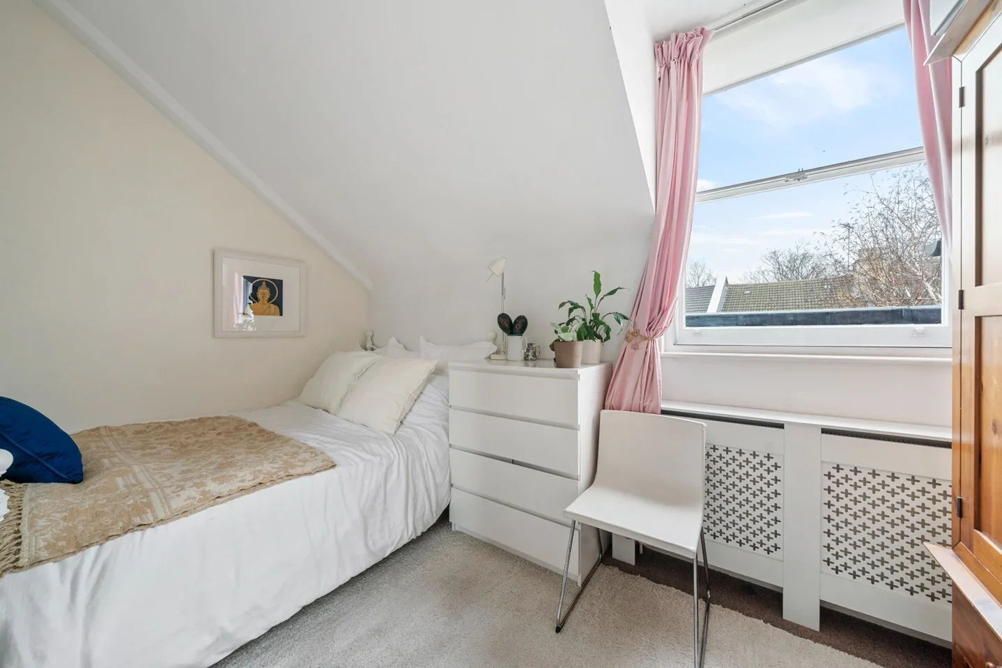 Flat St Mary Road in Greater London