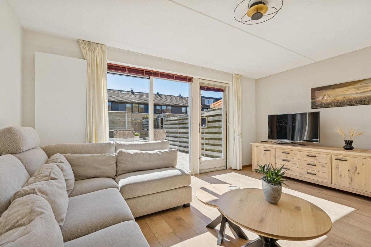 Hoekwoning te koop: Februaristraat 99, Almere