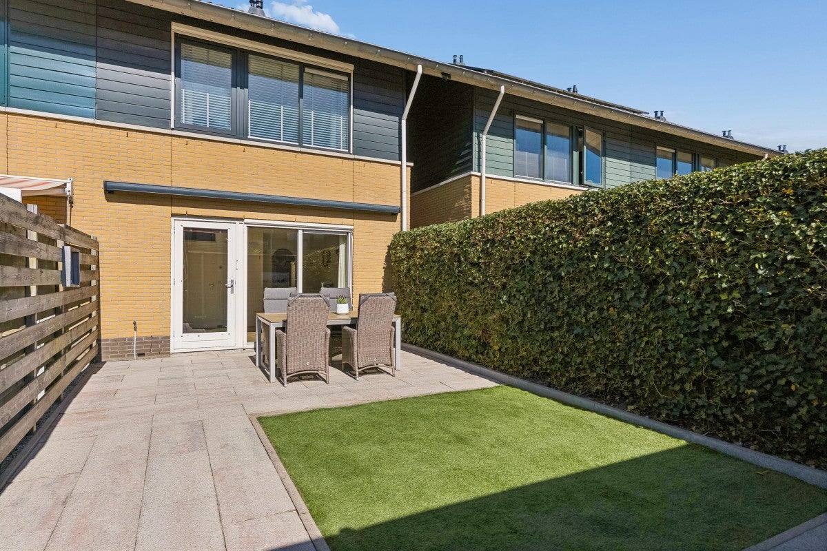 Hoekwoning te koop: Februaristraat 99, Almere