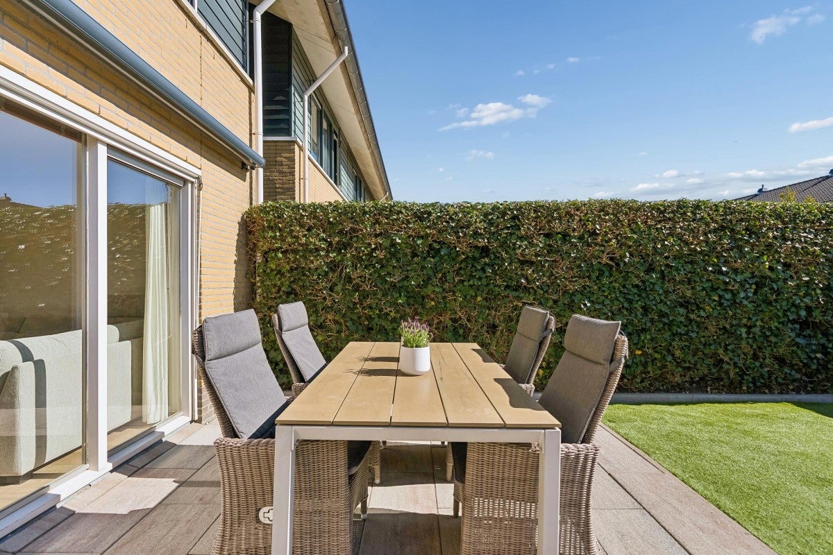 Hoekwoning te koop: Februaristraat 99, Almere